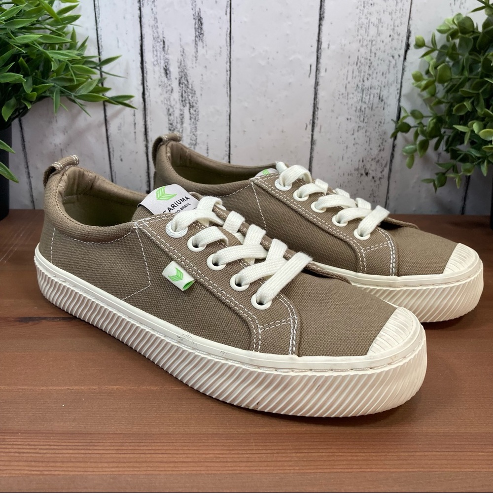 Cariuma OCA Low Sand Contrast Thread Canvas Sneaker